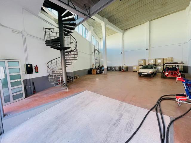 ¡OPORTUNIDAD ÚNICA! NAVE INDUSTRIAL DE 492 m² CON OFICINAS, BAÑO Y PATIO PRIVADO photo 0