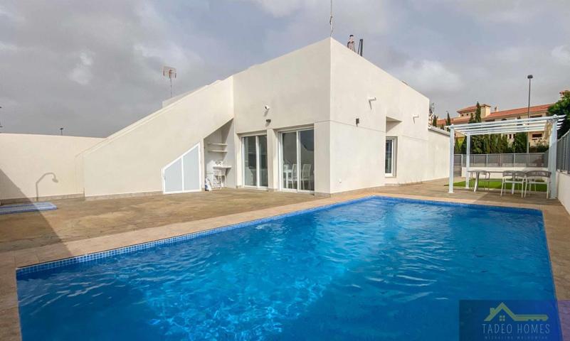 Unifamiliar Pareada En venta en Avenida Juan Pablo Ii, S-n, Centro, Los Alcázares photo 0