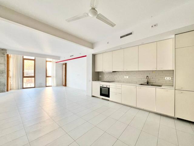 Inversión imperdible en Poblenou! Local industrial convertido en dos loft independientes. photo 0