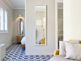 Venta de un acogedor piso en La Barceloneta photo 0