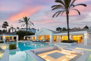 Casa - Chalet en venta en Marbella de 1176 m2 photo 0