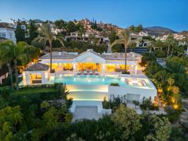 Casa - Chalet en venta en Marbella de 1176 m2 photo 0