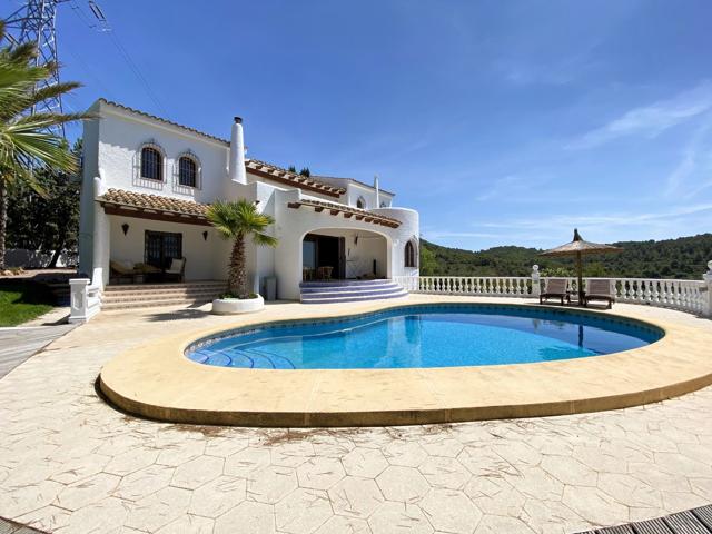 Villa En venta en Calp photo 0