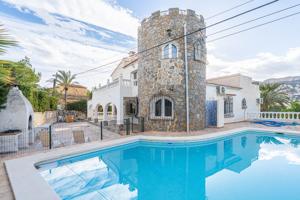 Villa En venta en Calp photo 0