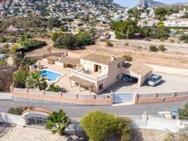 Villa En venta en Calp photo 0