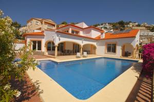 Villa En venta en Calp photo 0