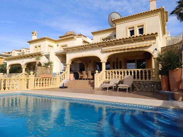 Villa En venta en Calp photo 0