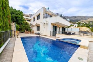 Villa En venta en Altea photo 0