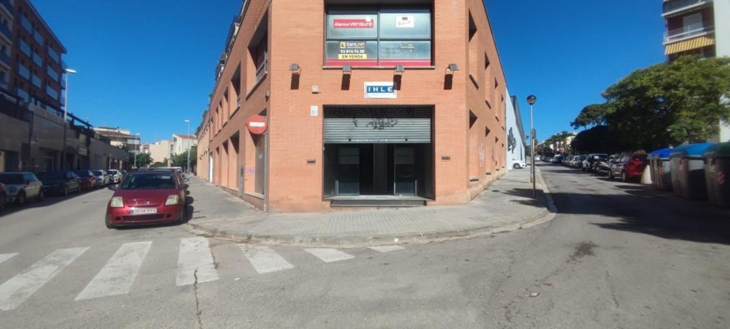 Local En venta en Vilanova I La Geltrú photo 0