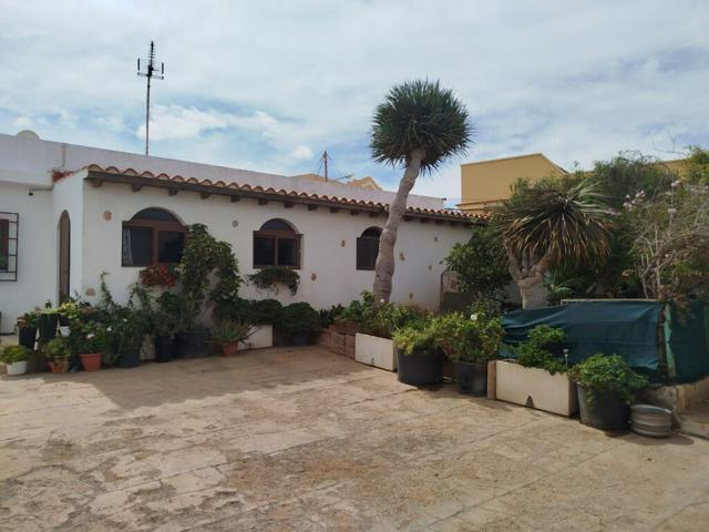 Casa-Chalet en Venta en Antigua Las Palmas photo 0