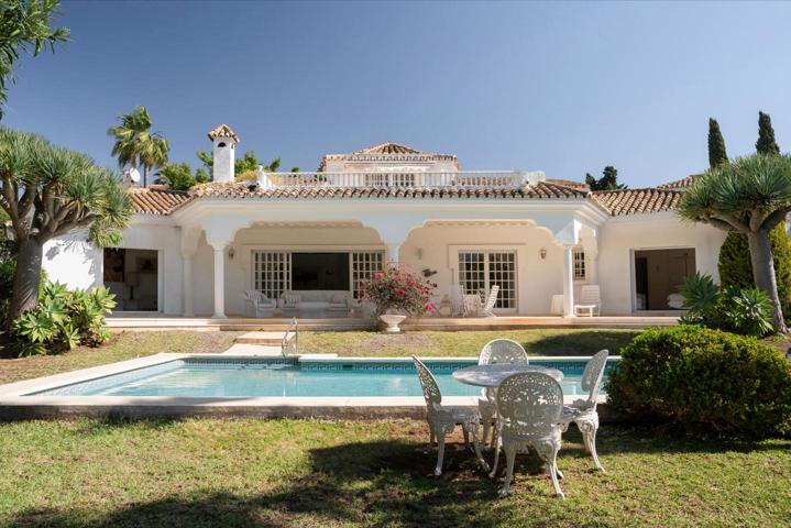 Villa de estilo andaluz en El Paraiso photo 0
