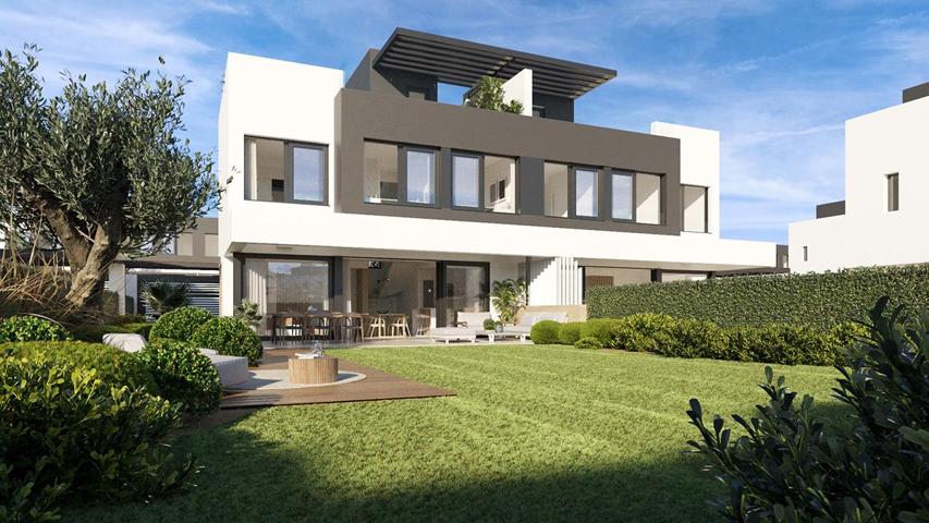 Adosada de 3 dormitorios con más de 50m2 de jardín junto a Atalaya Golf, Estepona photo 0