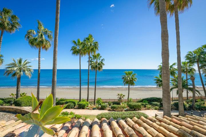 Apartamento en Primera Línea de Playa con Vistas al Mar photo 0