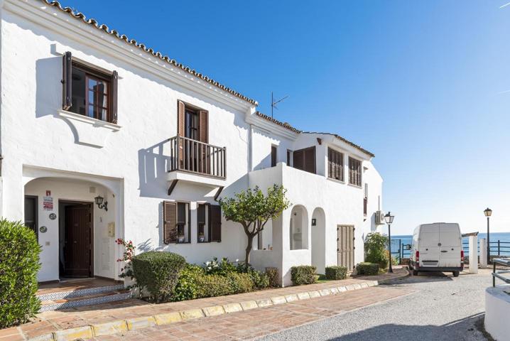 3 bedroom townhouse on a beachfront comunity, Estepona photo 0