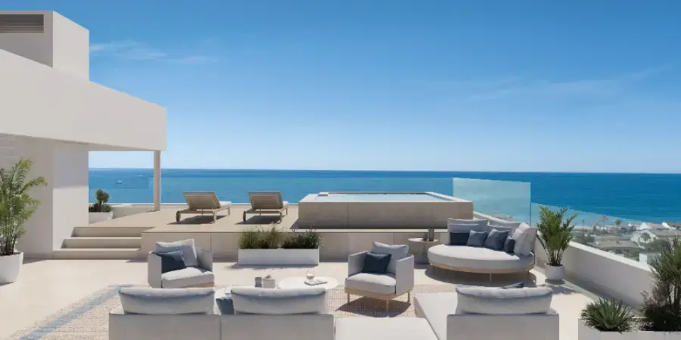 Apartamentos espectaculares con vistas frontales al mar a pocos pasos de la playa photo 0