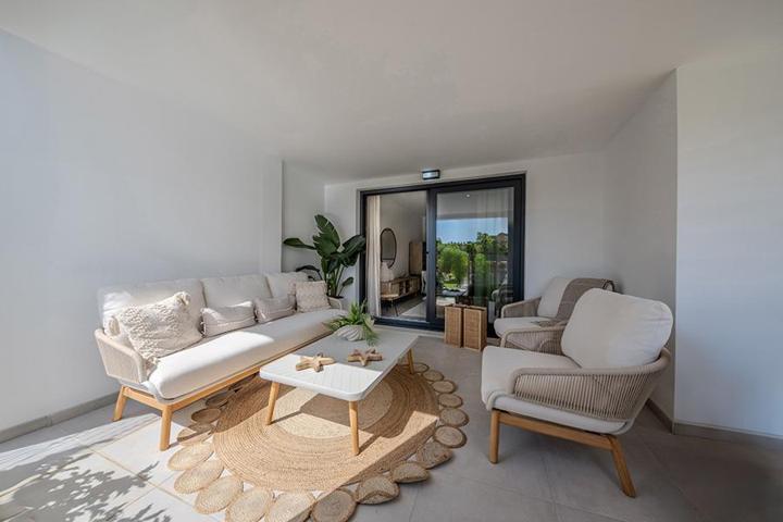 Nuevo proyecto en el centro de Estepona con 2 piscinas, gym y sala coworking photo 0