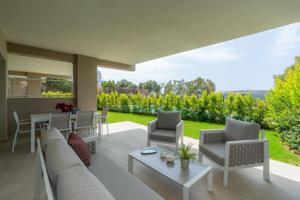 Bonitos apartamentos con vistas al golf en Estepona Golf photo 0