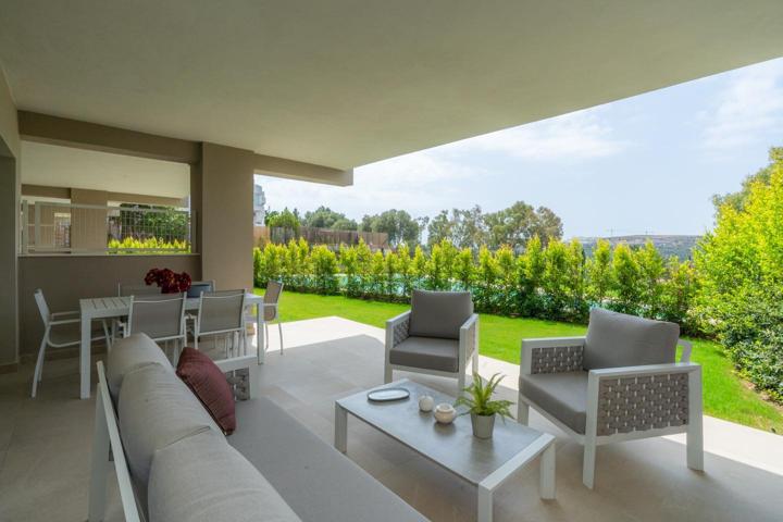 Bonitos apartamentos con vistas al golf en Estepona Golf photo 0