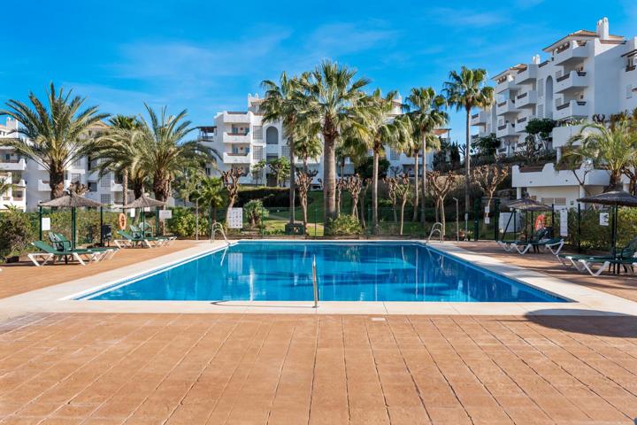 Piso en venta en Estepona de 72 m2 photo 0