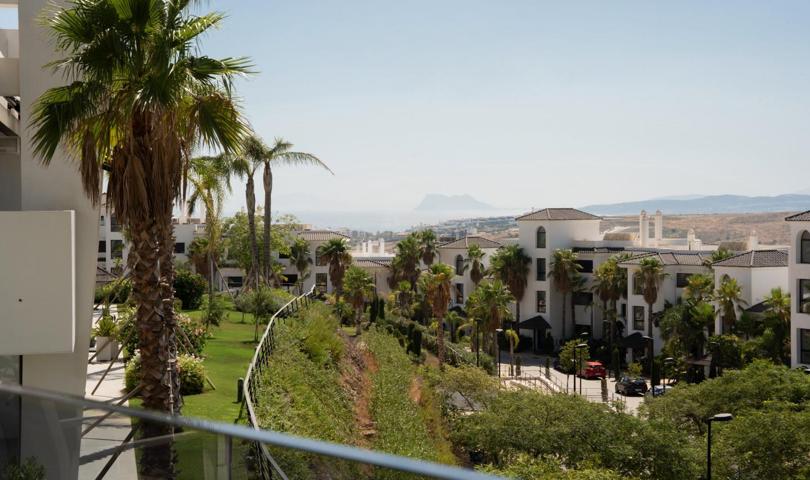 Apartamento de 2 dormitorios en Mirador de Estepona Hills photo 0