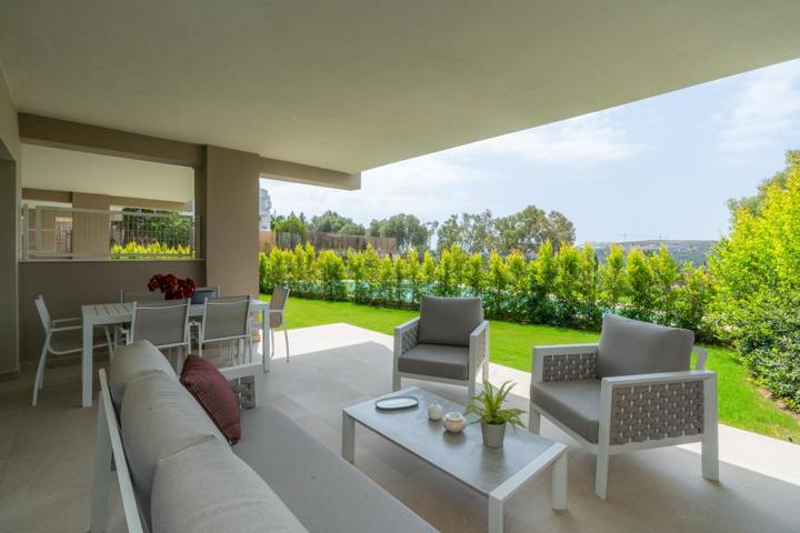 Bonitos apartamentos con vistas al golf en Estepona Golf photo 0