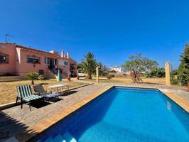 Casa - Chalet en venta en Estepona de 264 m2 photo 0