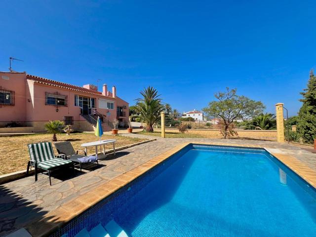 Casa - Chalet en venta en Estepona de 264 m2 photo 0