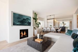 Elegante Adosado de Inspiración Escandinava en la Prestigiosa Milla de Oro de Marbella photo 0