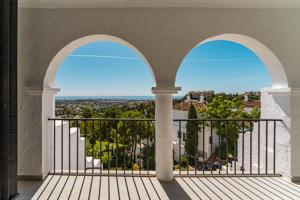 Dúplex de Lujo Moderno con Vistas Panorámicas al Mar en Las Colinas de Marbella photo 0