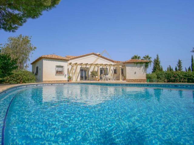 Villa En venta en Dénia photo 0