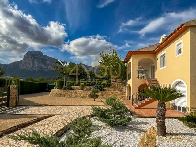 Villa En venta en Polop photo 0