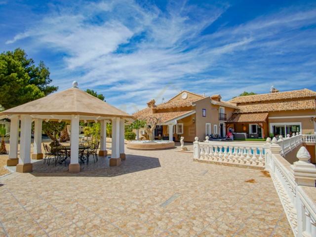 Villa En venta en La Nucia photo 0