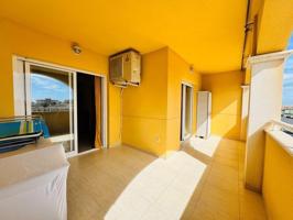Amplio apartamento de 2 dormitorios y 2 baños en Torremar 4 photo 0