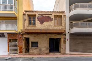 ¡Gran oportunidad de inversión en pleno centro de Torrevieja! photo 0