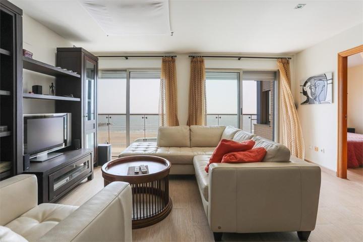 Extraordinaria Vivienda en Primera Línea de Playa de Los Locos – Torrevieja photo 0
