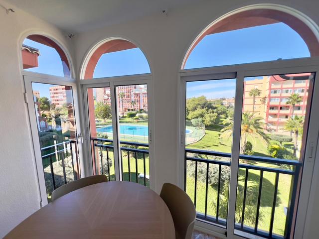 Apartamento reformado a estrenar con vistas a la piscina photo 0