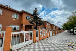 ¡EXCLUSIVA EN CUENCA CAPITAL! CHALET ADOSADO LISTO PARA ENTRAR A VIVIR photo 0