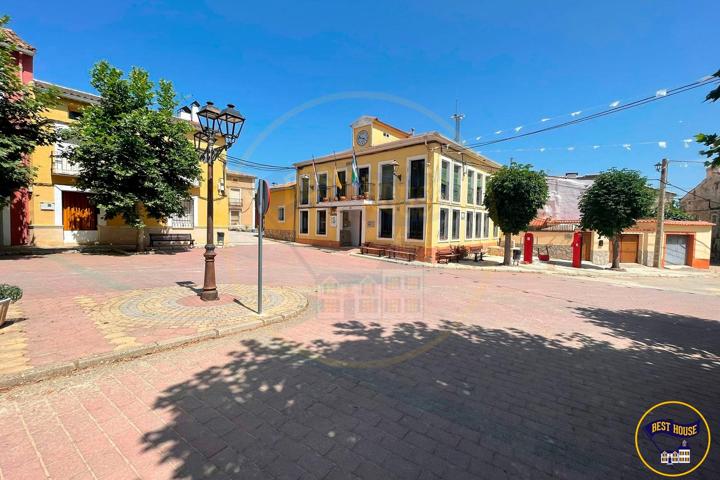 SE VENDE CASA CON PATIO EN CANALEJAS DEL ARROYO photo 0