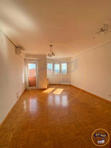 Exclusivo piso con vistas a la montaña en urbanización privilegiada photo 0