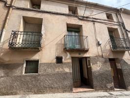 Se vende casa con jardin en Illueca photo 0