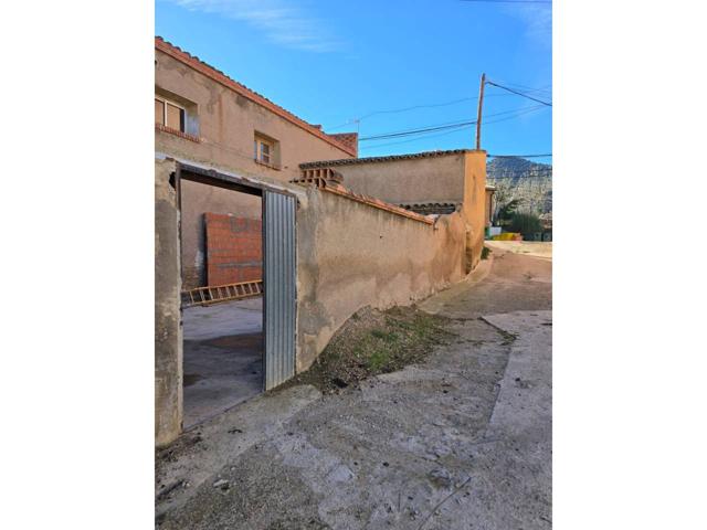 Se vende casa con corral y terreno en Sestrica photo 0