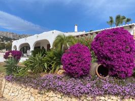 Villa En venta en Calp photo 0
