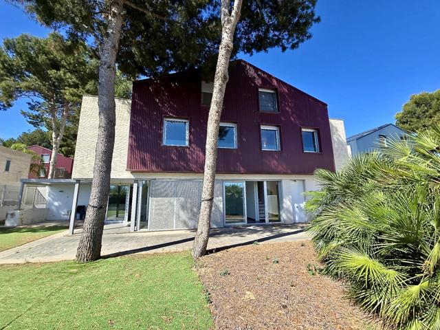 Vivienda de diseño con 4 dormitorios más buhardilla en Masías – perfecta para familias o estudiantes del CEU photo 0