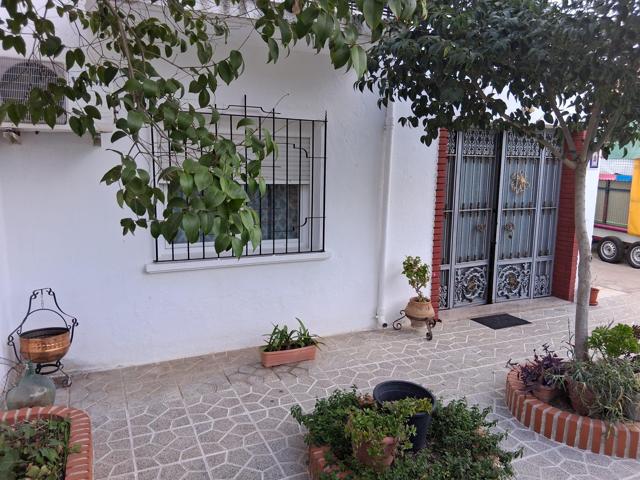 Unifamiliar Pareada En venta en Baeza photo 0