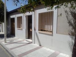 Casa con cochera, para reformar, en calle Duque de Puertollano photo 0