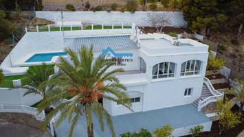 Preciosa Villa a la venta en Altea - Zona La Olla photo 0