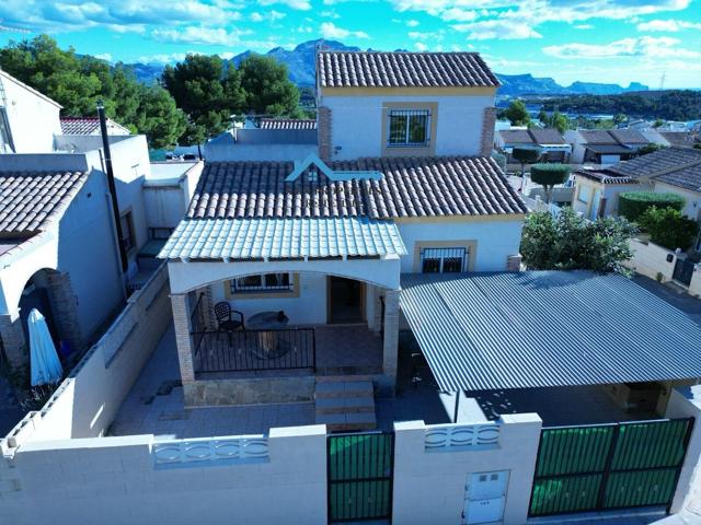 Chalet independiente a la venta en Urb. La Alberca, Polop photo 0