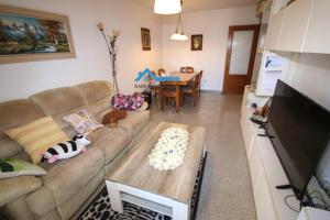 Amplio piso a la venta en la Avenida Beniardá en Benidorm photo 0