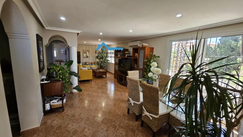 Acogedora Villa a la venta en la Nucia photo 0