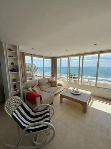 Exclusiva vivienda en primera línea de la Playa de Levante - Plza Triangular en Benidorm. photo 0